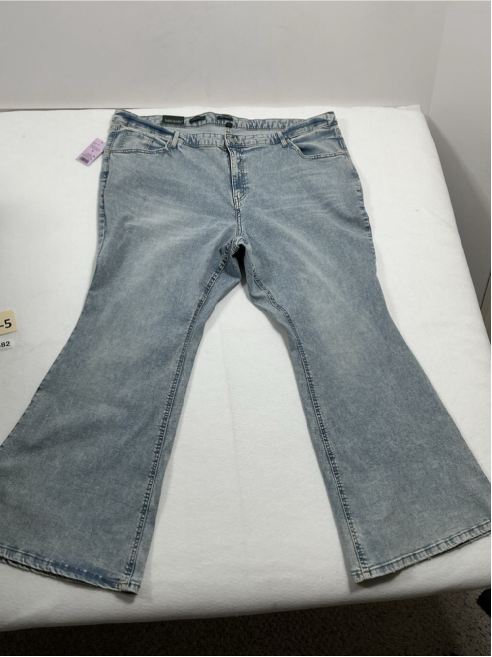 Womans NWT Wild Fable High Rise Flare Leg Lite Wash Blue Jeans Size 20
